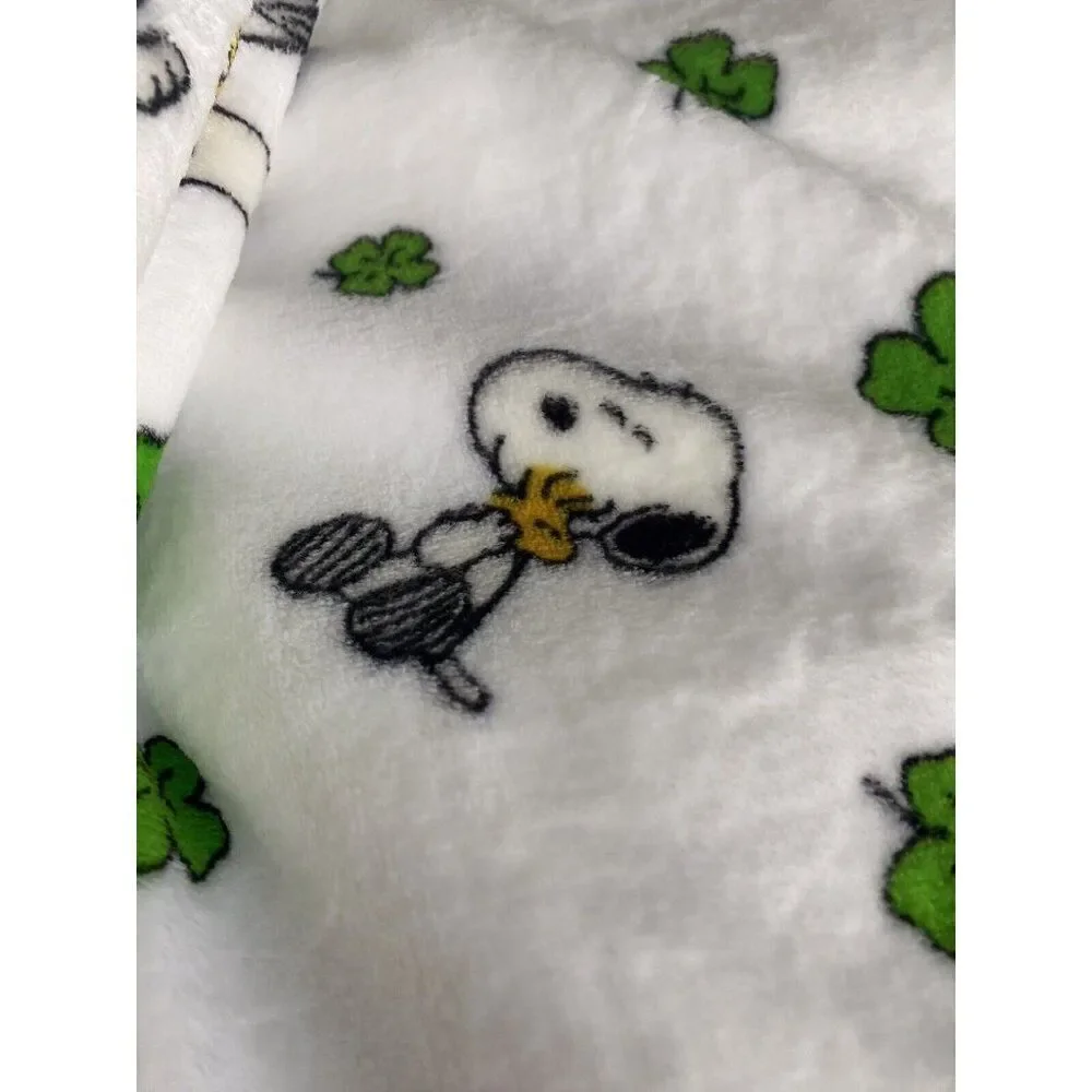 Peanuts Snoopy Charlie‎ Brown St Patricks Day Shamrock Plush Throw Blanket Soft